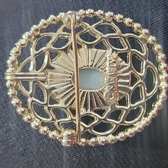 Vintage Sarah Coventry Blue White Oval Cameo Brooch Pendant Filagree Signed - Picture 2 of 5